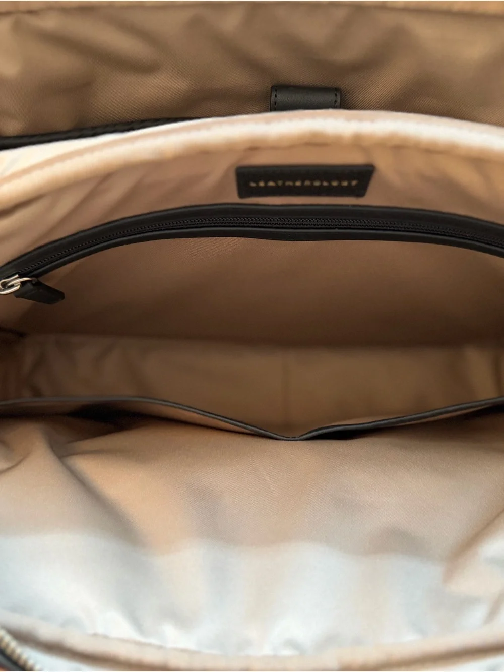 Leatherology Men’s Warren Large Black Leather Briefcase with Dual Front Pockets